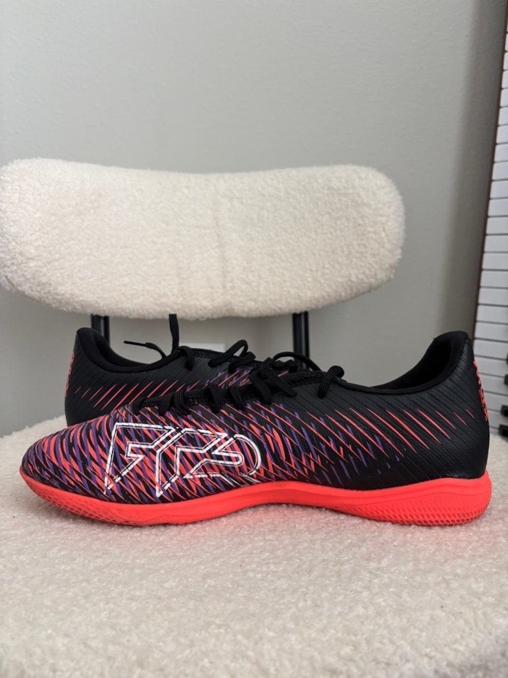 PUMA SOCCER SHOES - Picture 6 of 7